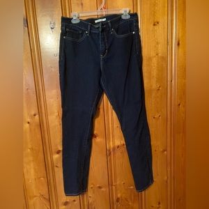 Size 31 length 29” Women’s Levi 311 Shaping Skinny stretchy jeans